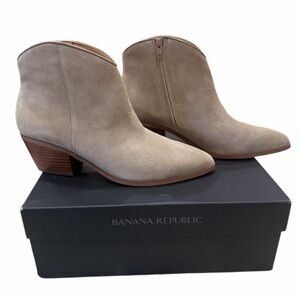 BANANA REPUBLIC - NEW IN BOX Tan/Biscotti Suede Cowboy Bootie Size 7.5